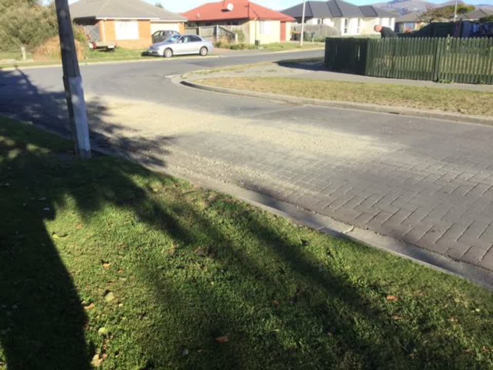 The photograph attached to this roading/streets report