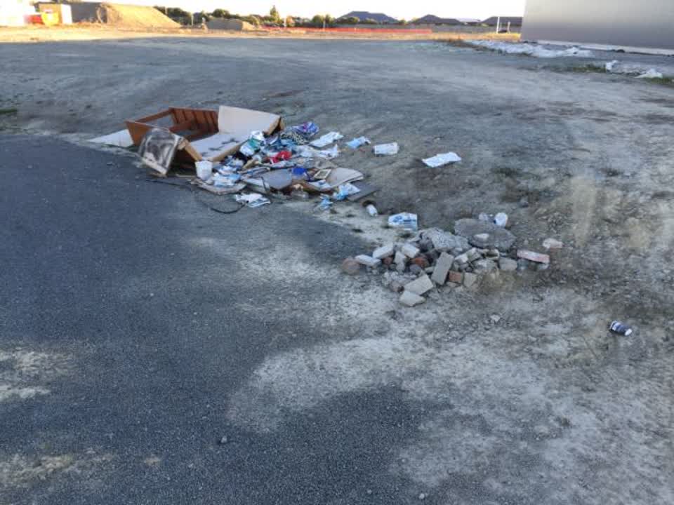 The photograph attached to this rubbish/recycling report