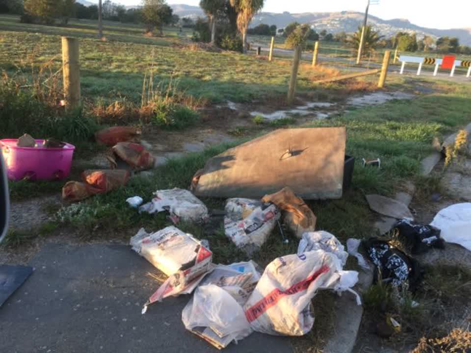 The photograph attached to this rubbish/recycling report