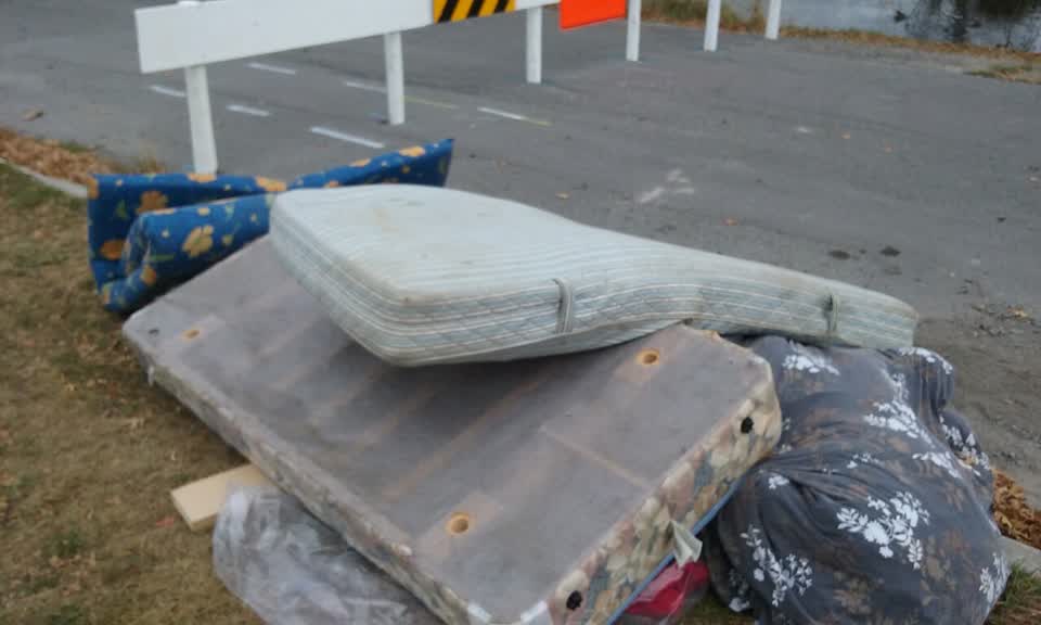 The photograph attached to this rubbish/recycling report