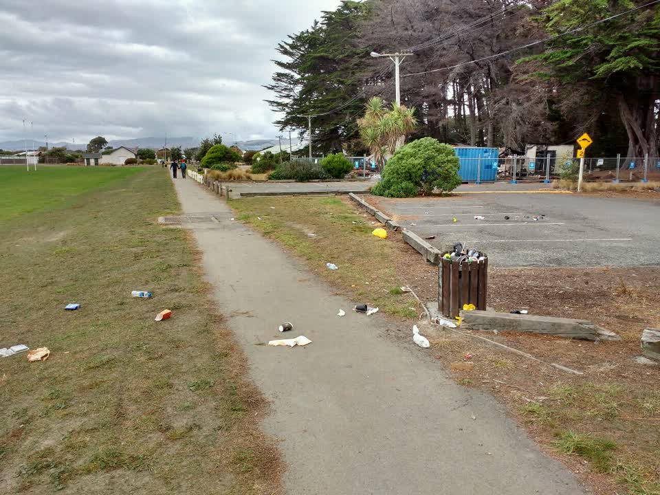 The photograph attached to this rubbish/recycling report