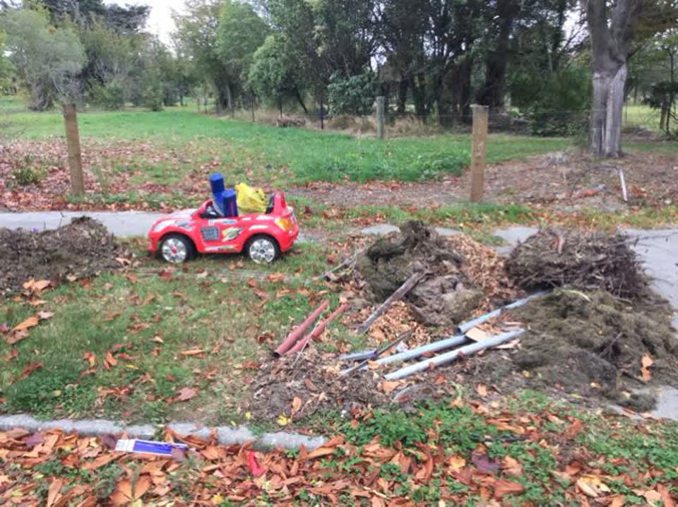 The photograph attached to this rubbish/recycling report