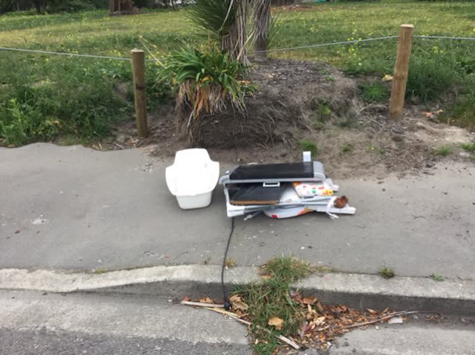 The photograph attached to this rubbish/recycling report
