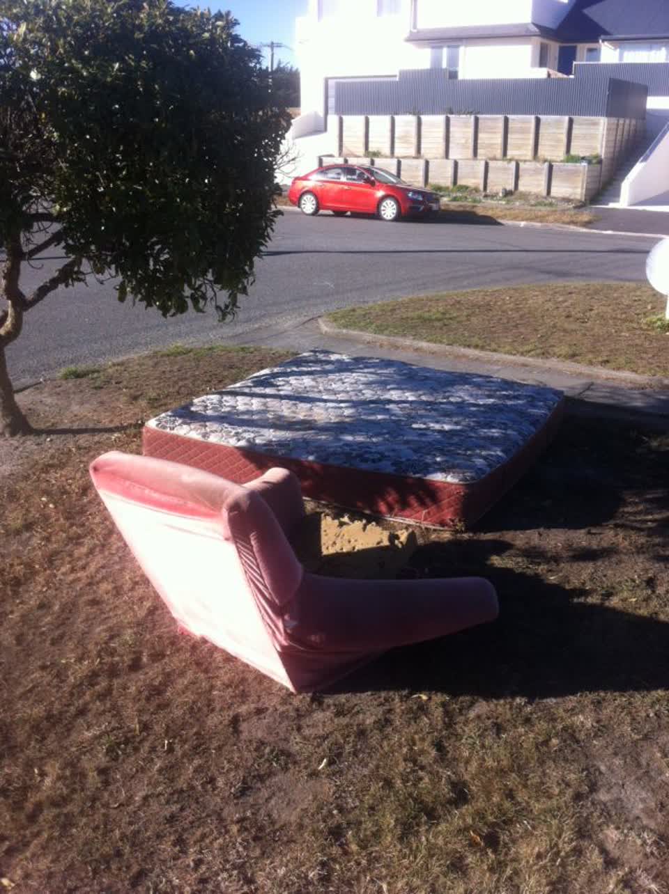 The photograph attached to this rubbish/recycling report