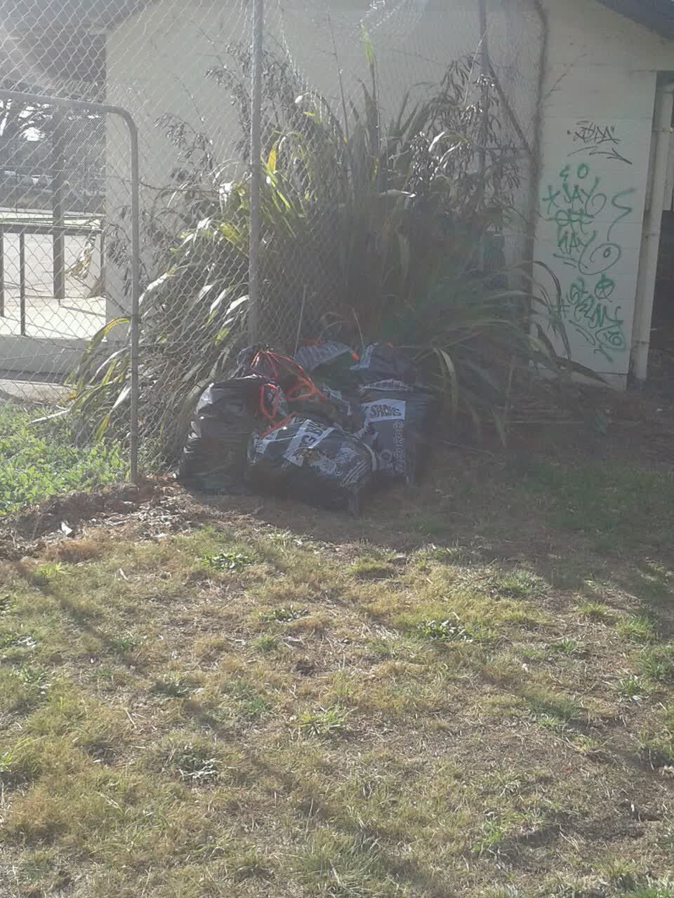 The photograph attached to this rubbish/recycling report