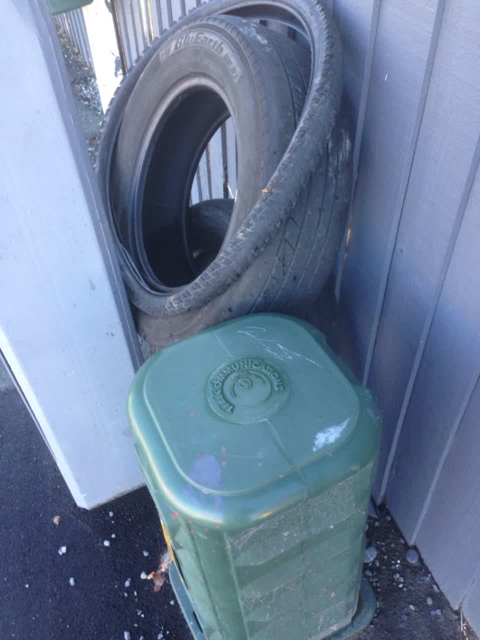 The photograph attached to this rubbish/recycling report