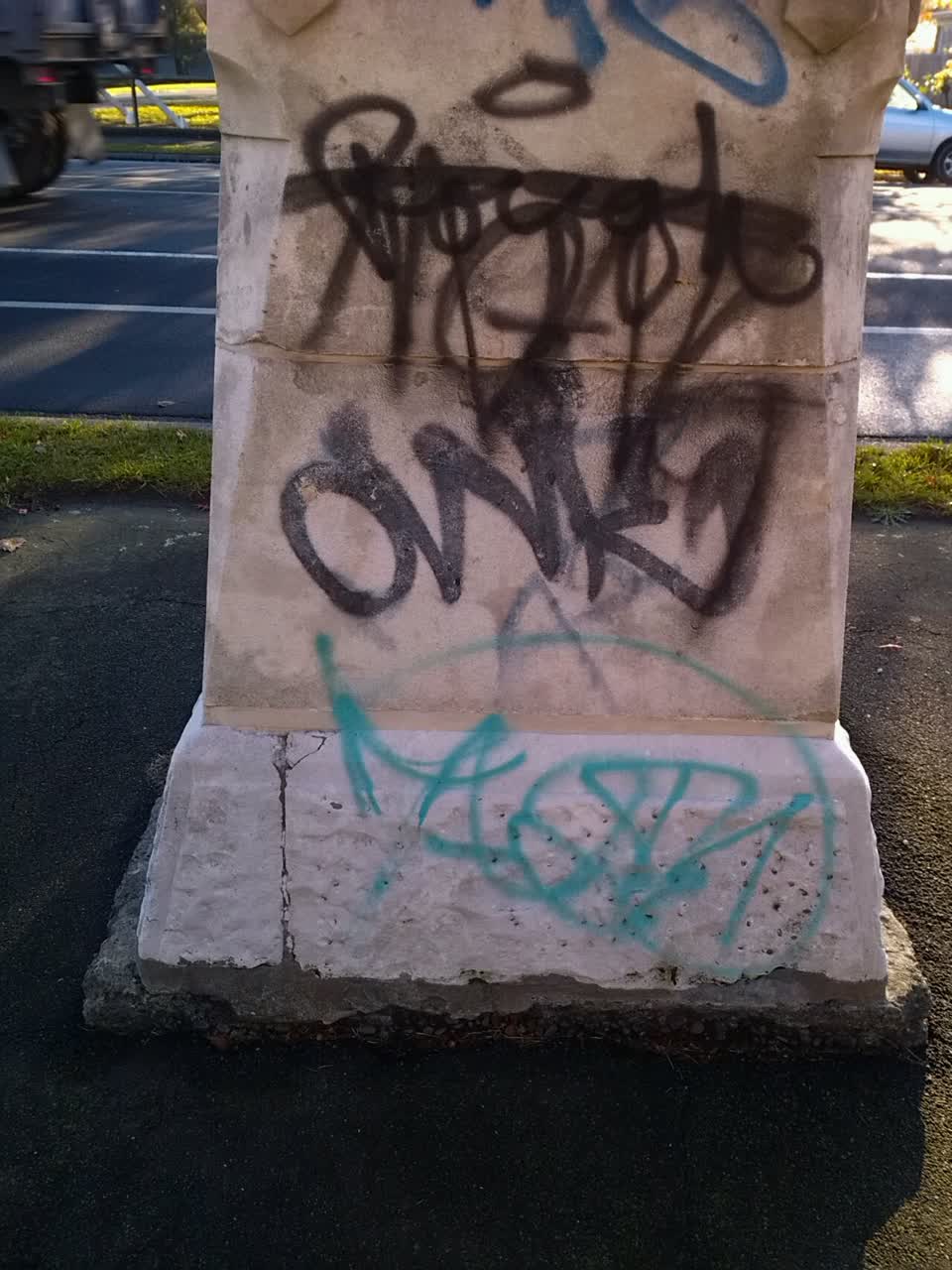 The photograph attached to this graffiti report