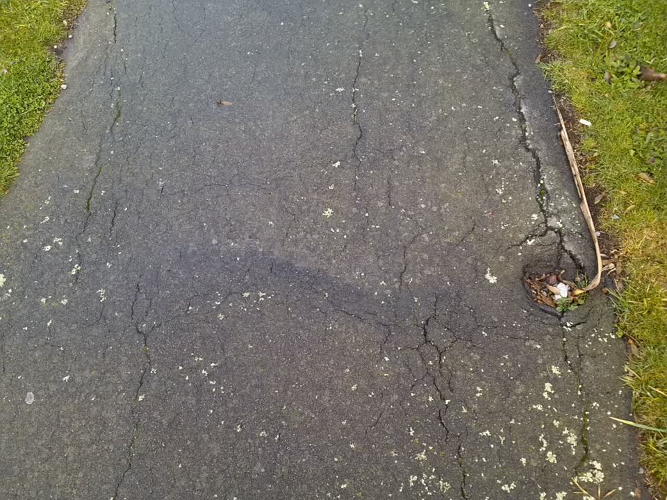 The photograph attached to this roading/streets report