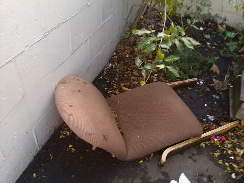 The photograph attached to this rubbish/recycling report