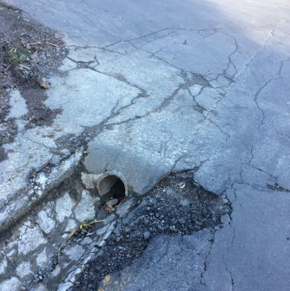 The photograph attached to this roading/streets report