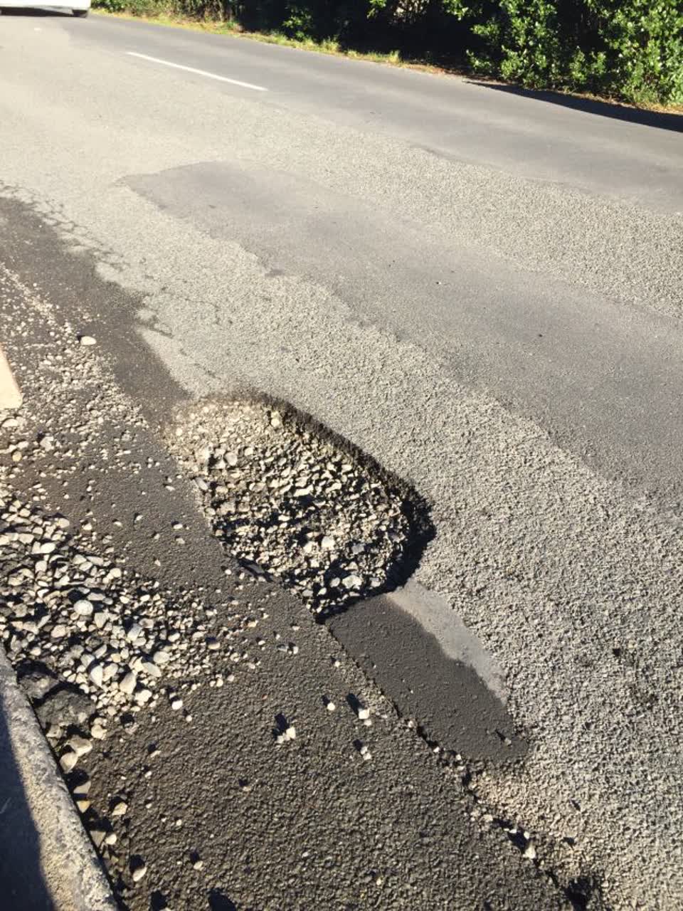 The photograph attached to this roading/streets report