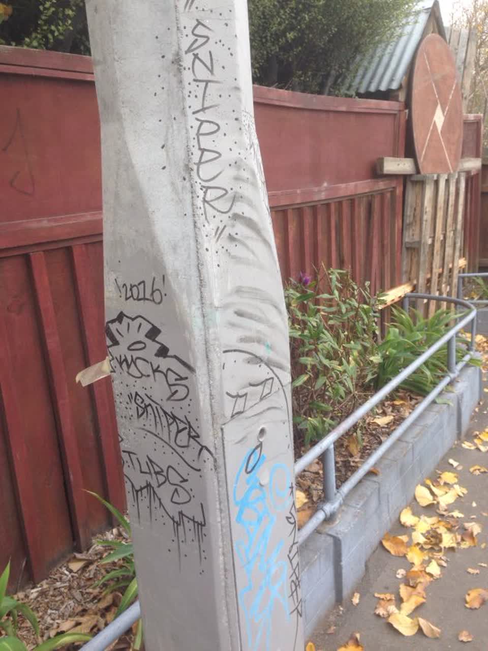 The photograph attached to this graffiti report