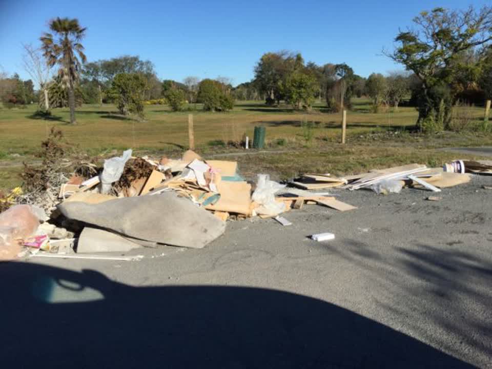 The photograph attached to this rubbish/recycling report