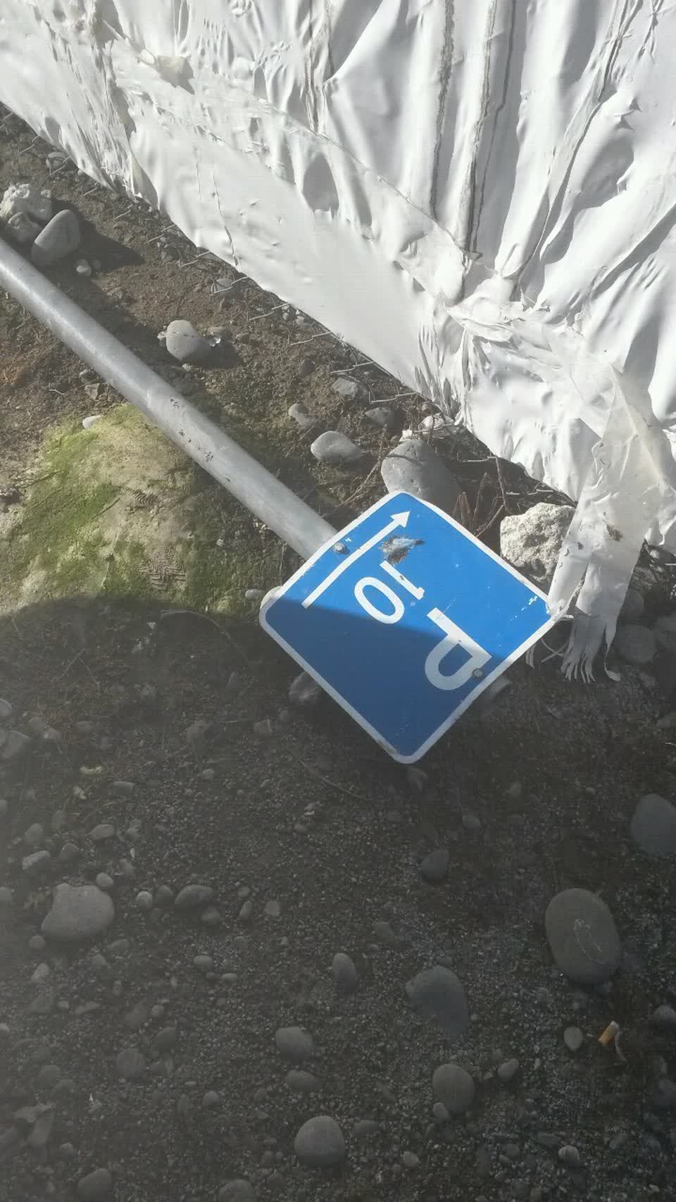 The photograph attached to this roading/streets report