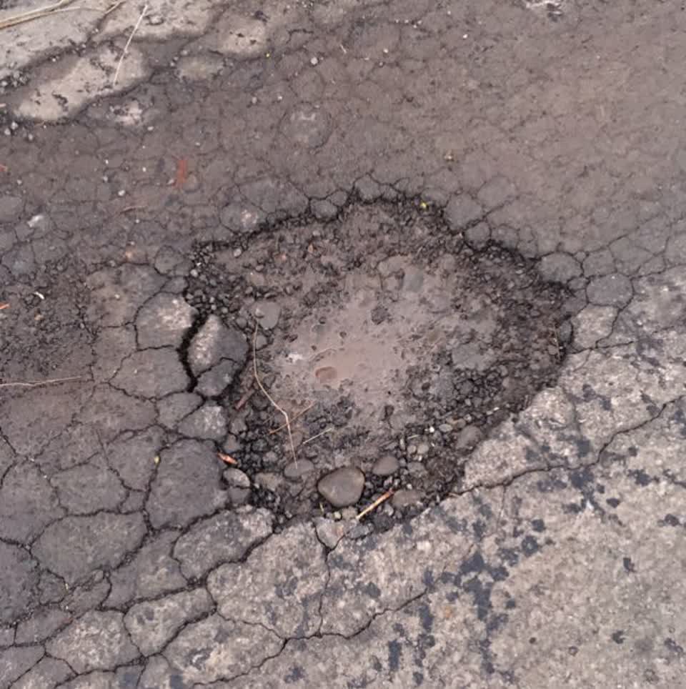 The photograph attached to this roading/streets report