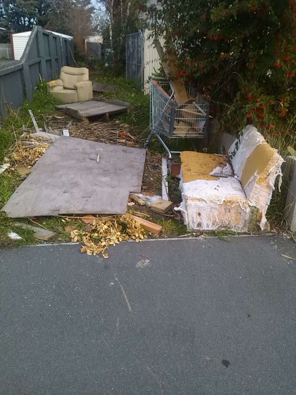 The photograph attached to this rubbish/recycling report