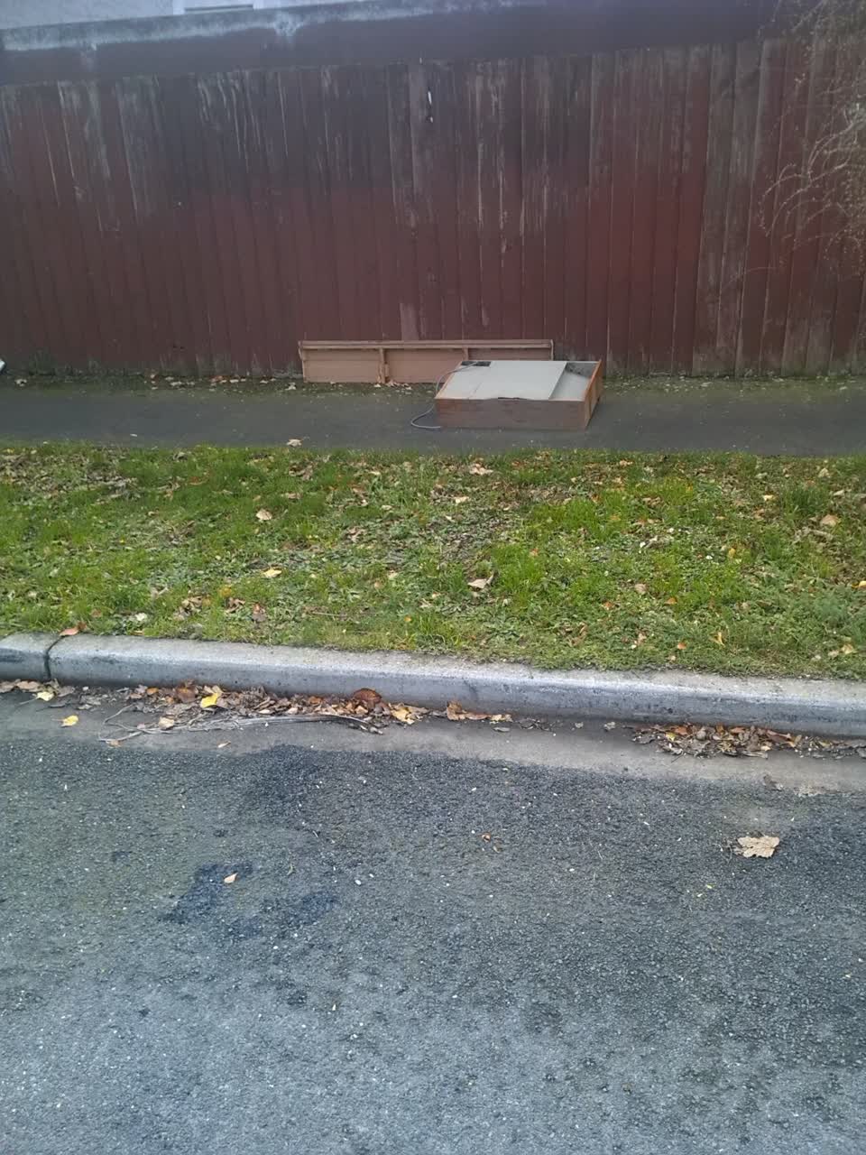 The photograph attached to this rubbish/recycling report