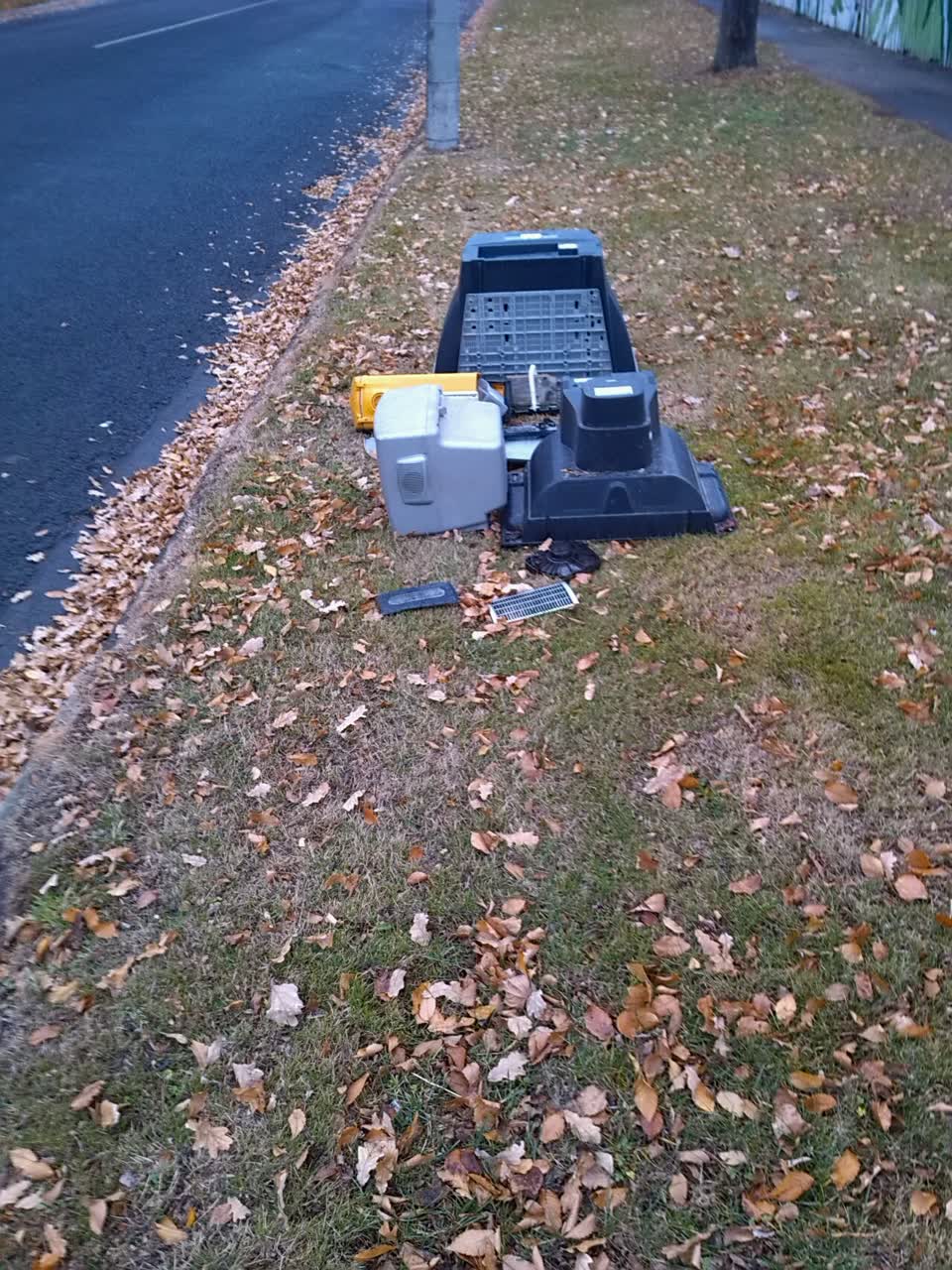 The photograph attached to this rubbish/recycling report