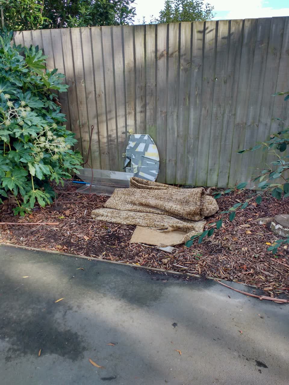 The photograph attached to this rubbish/recycling report