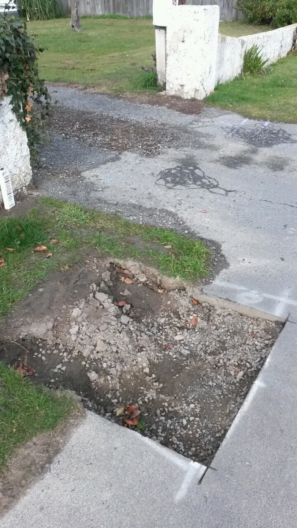 The photograph attached to this roading/streets report