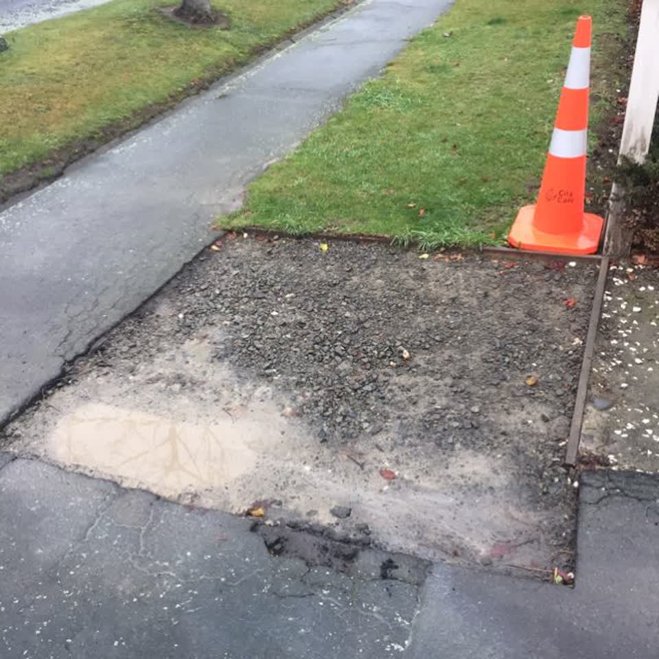 The photograph attached to this roading/streets report