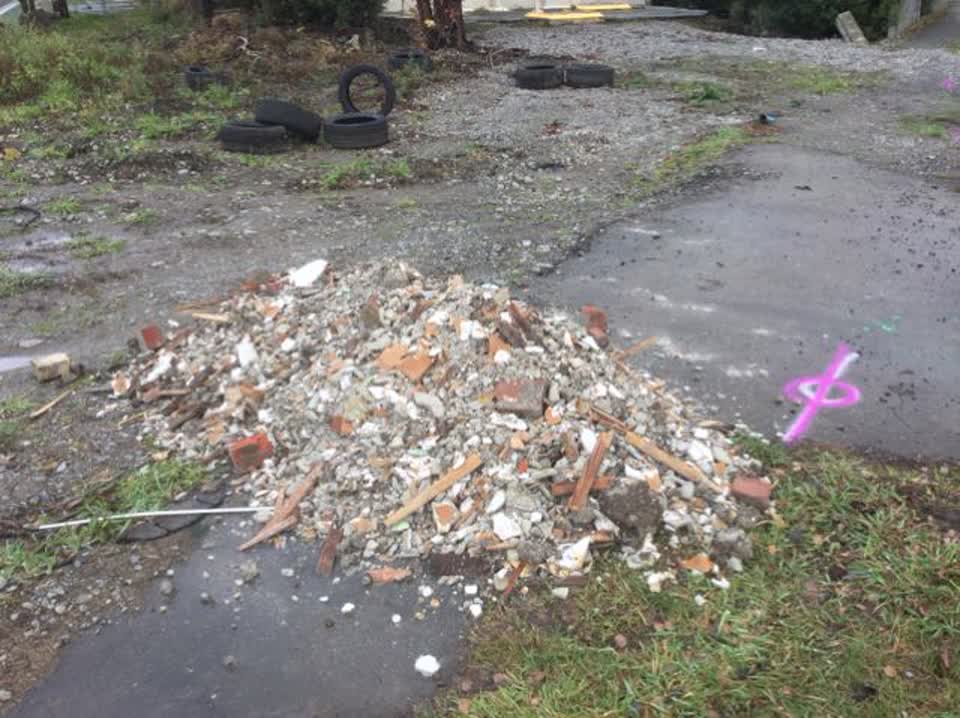 The photograph attached to this rubbish/recycling report
