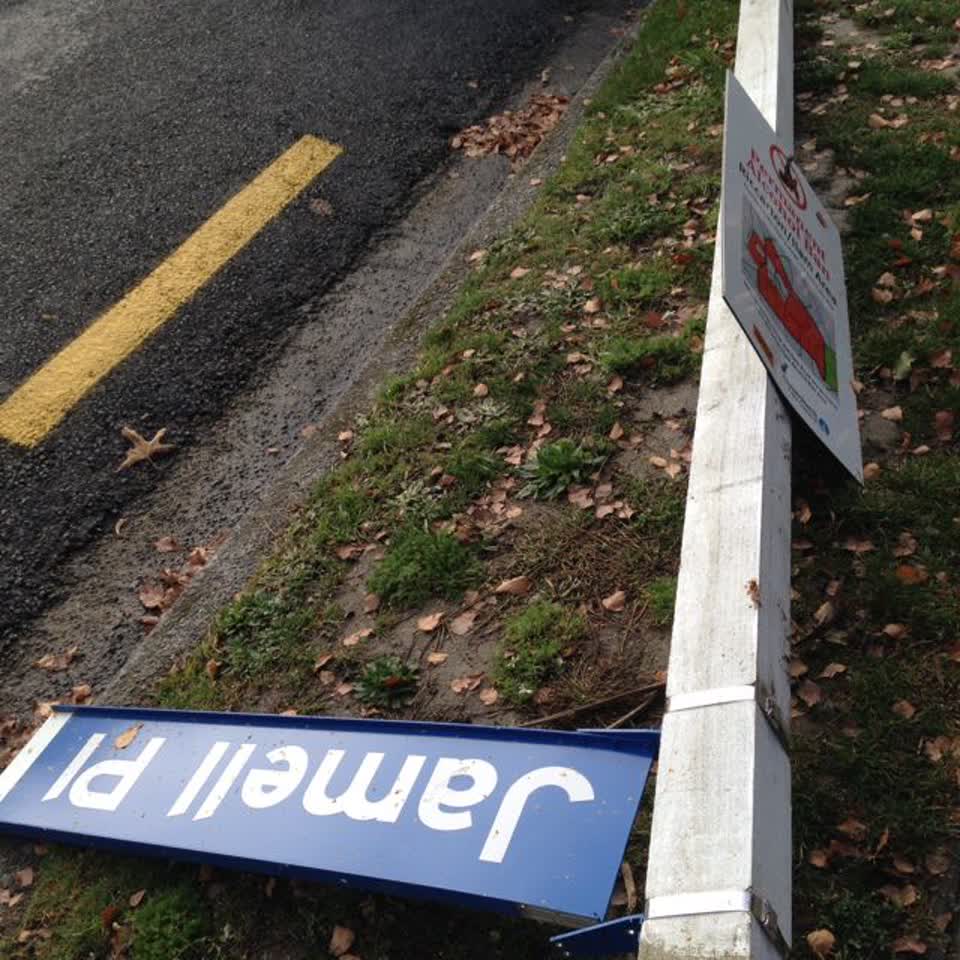 The photograph attached to this roading/streets report