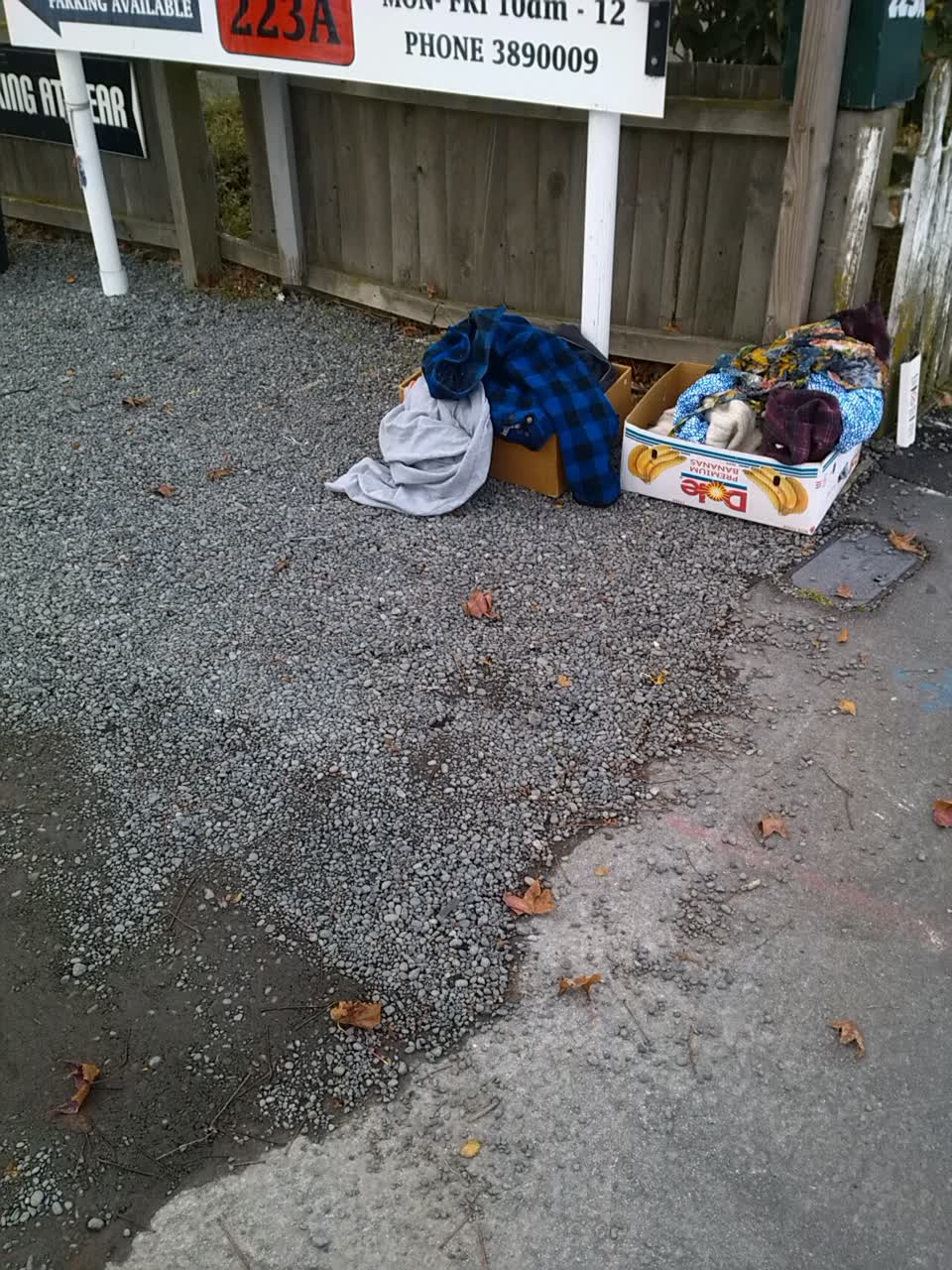 The photograph attached to this rubbish/recycling report