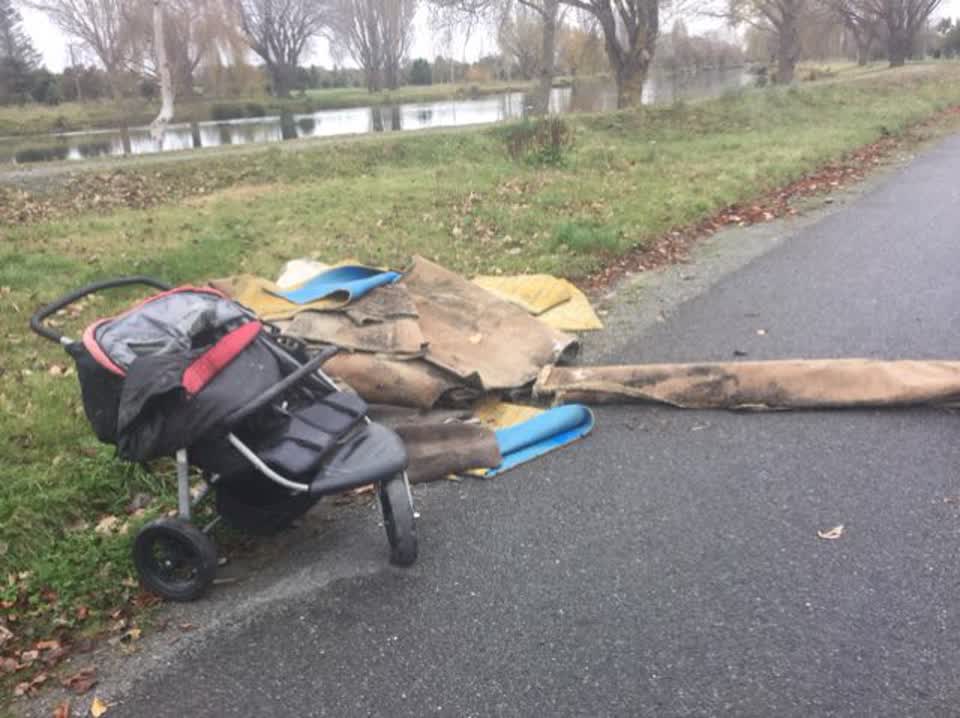 The photograph attached to this rubbish/recycling report