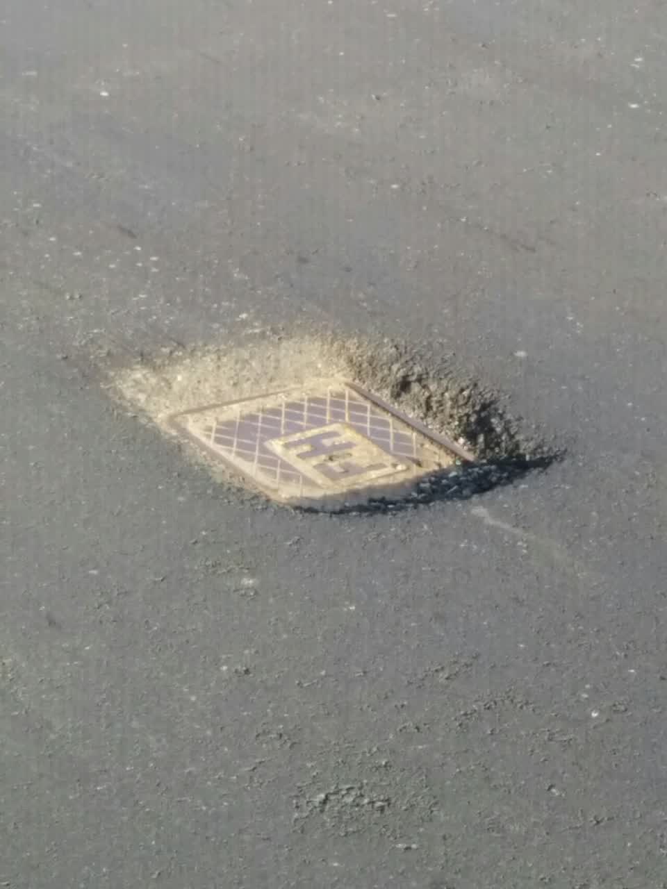 The photograph attached to this roading/streets report