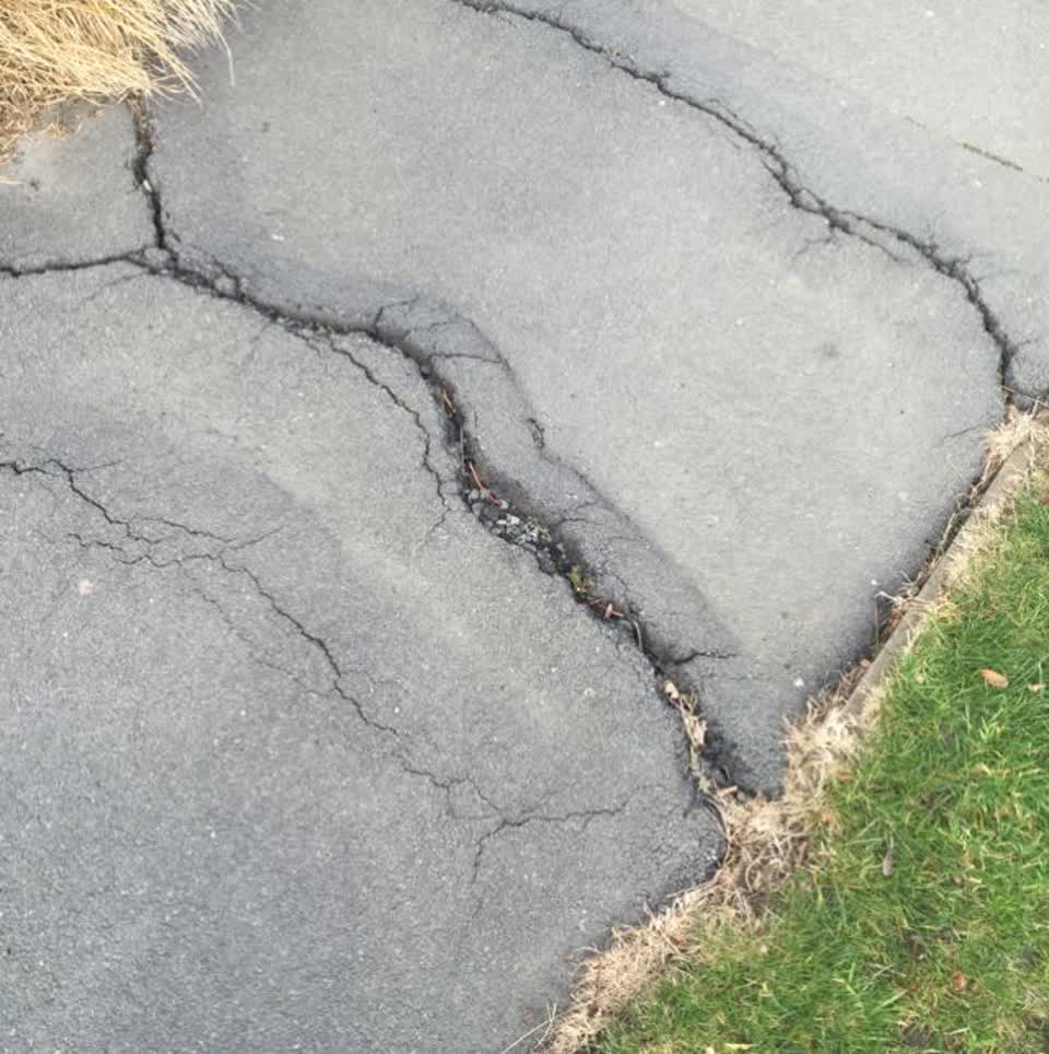 The photograph attached to this roading/streets report