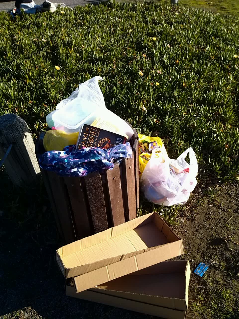 The photograph attached to this rubbish/recycling report