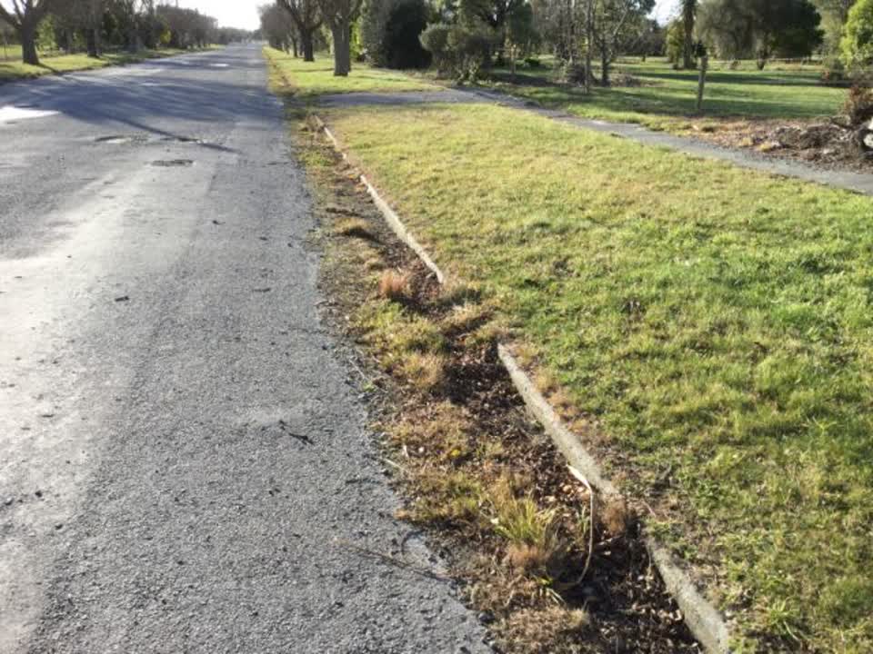 The photograph attached to this roading/streets report