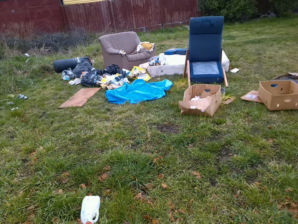 The photograph attached to this rubbish/recycling report