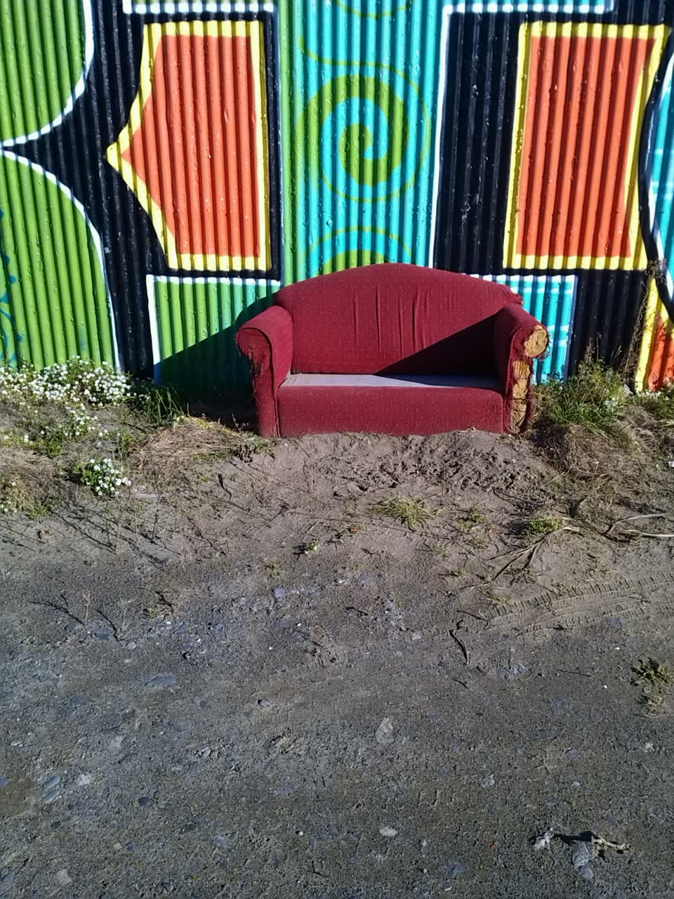The photograph attached to this rubbish/recycling report