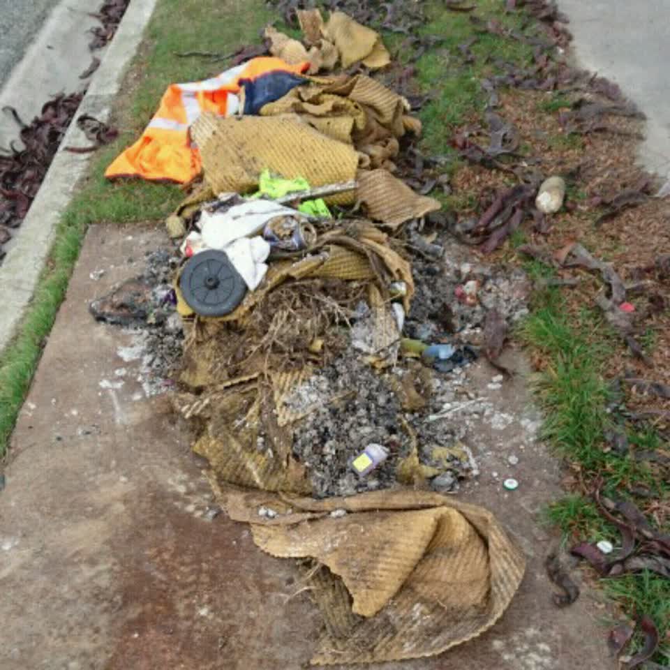 The photograph attached to this rubbish/recycling report