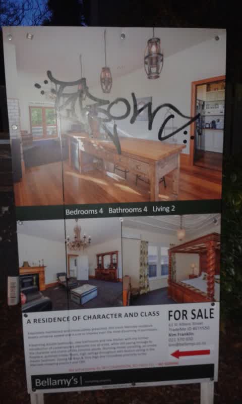 Graffiti, a report photo