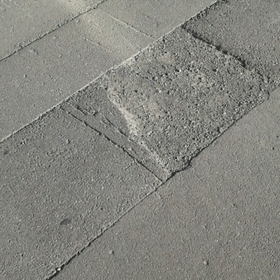 The photograph attached to this roading/streets report