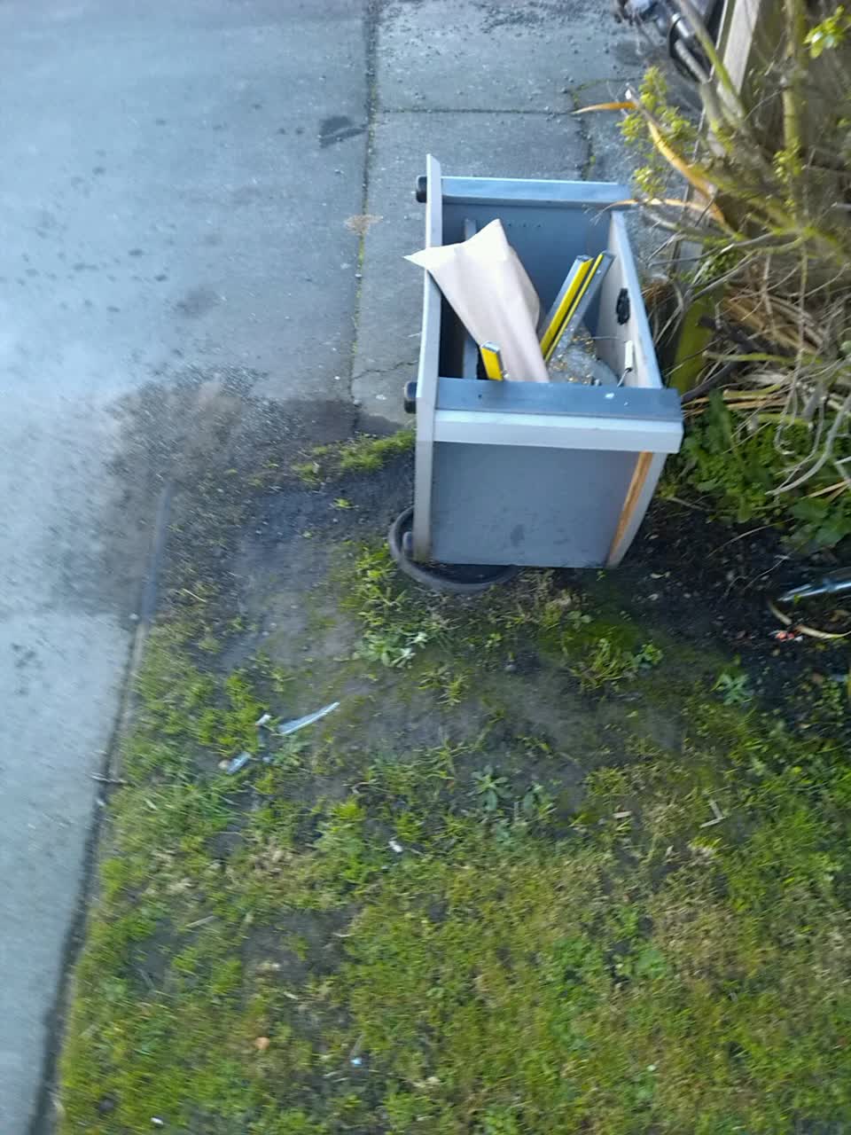 The photograph attached to this rubbish/recycling report