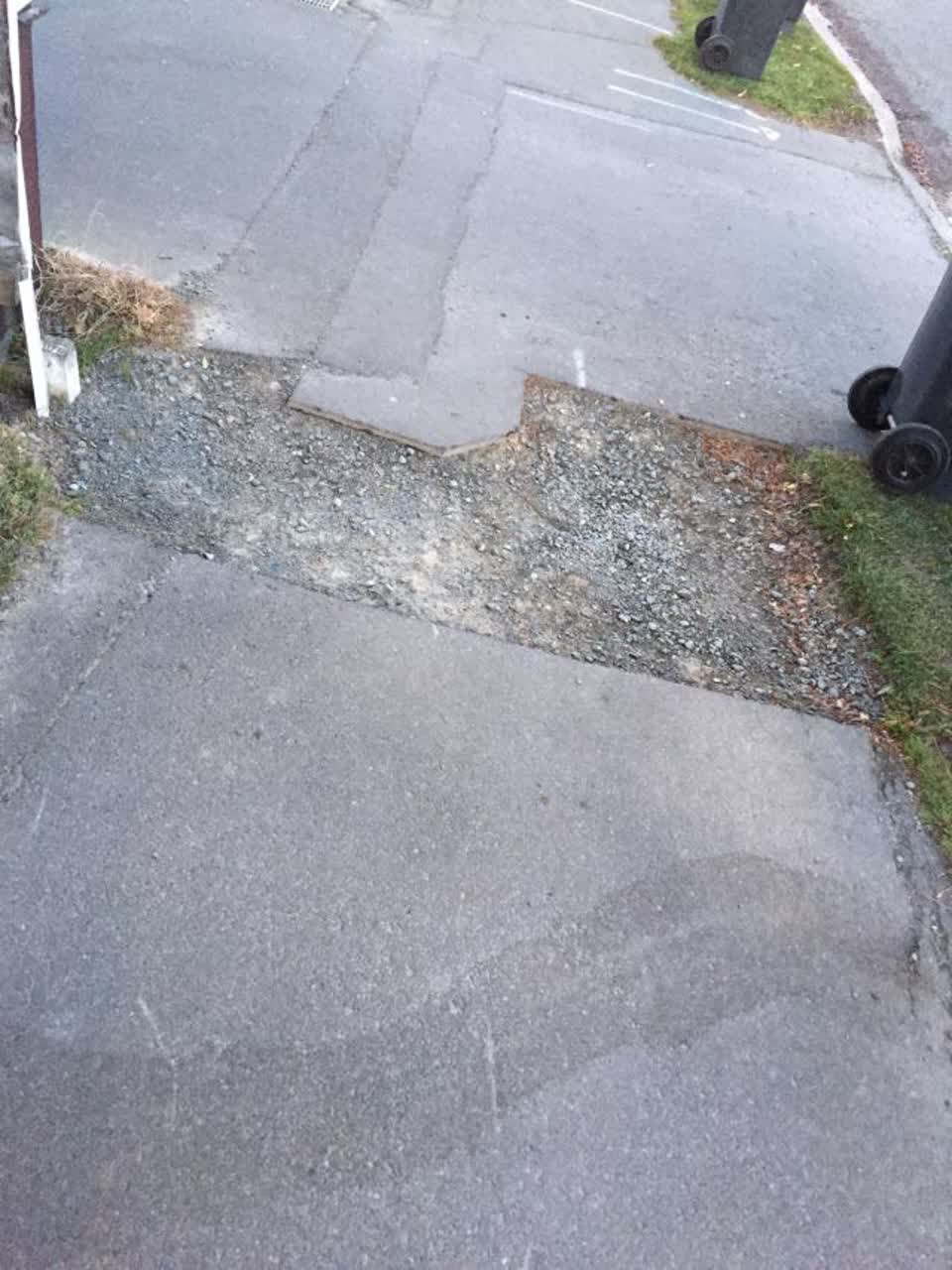 The photograph attached to this roading/streets report