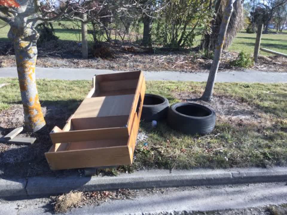 The photograph attached to this rubbish/recycling report