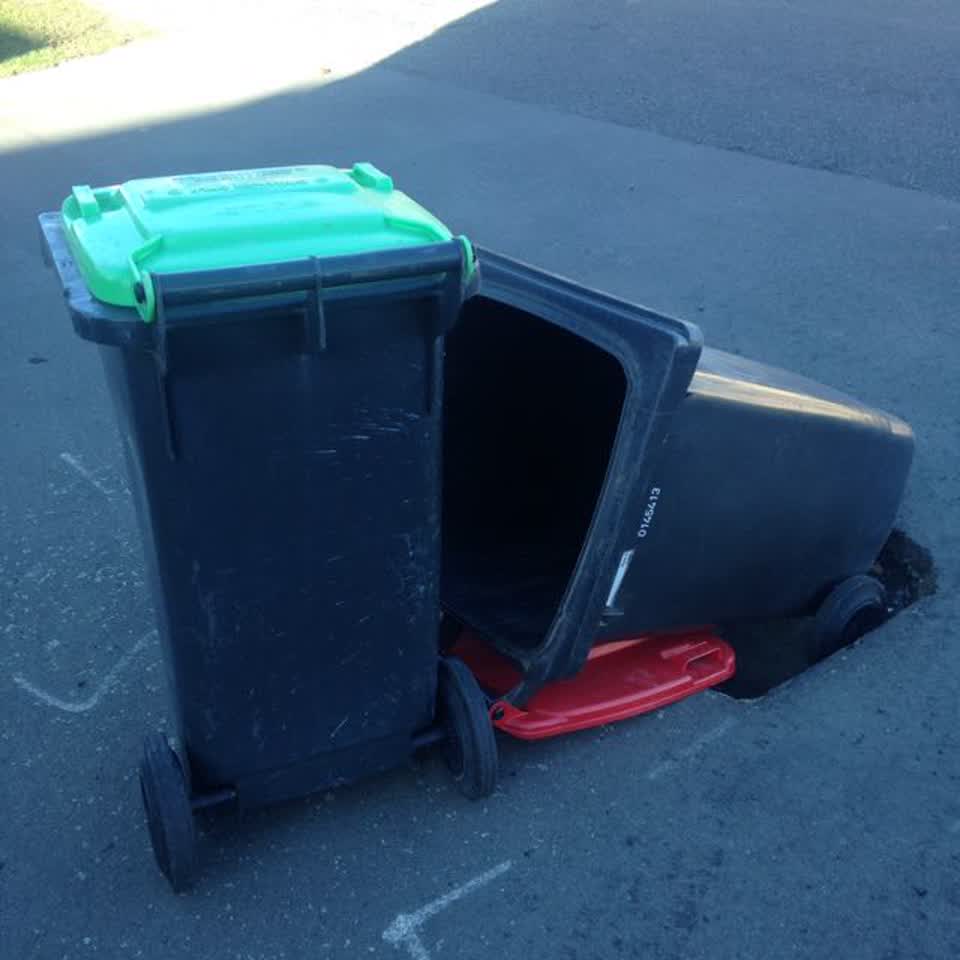 The photograph attached to this rubbish/recycling report