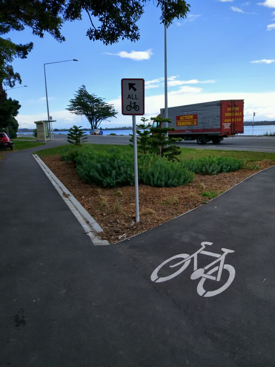 The photograph attached to this roading/streets report