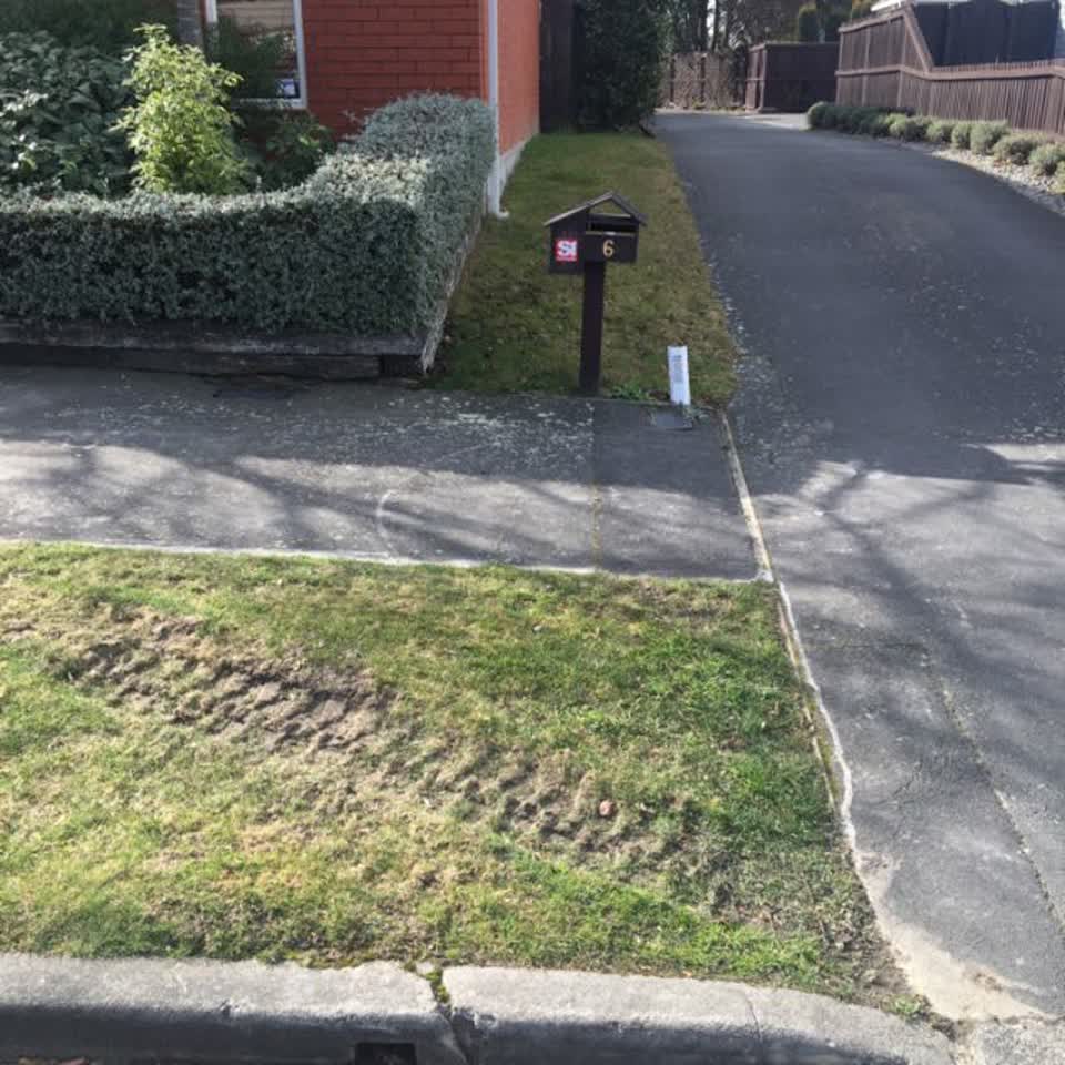 The photograph attached to this roading/streets report