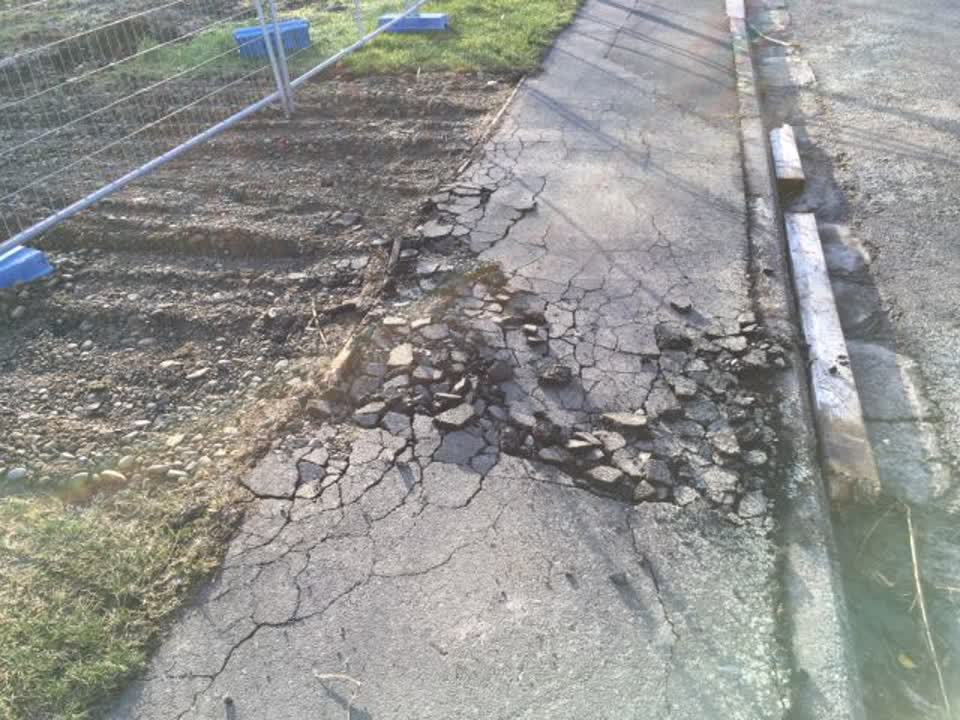 The photograph attached to this roading/streets report