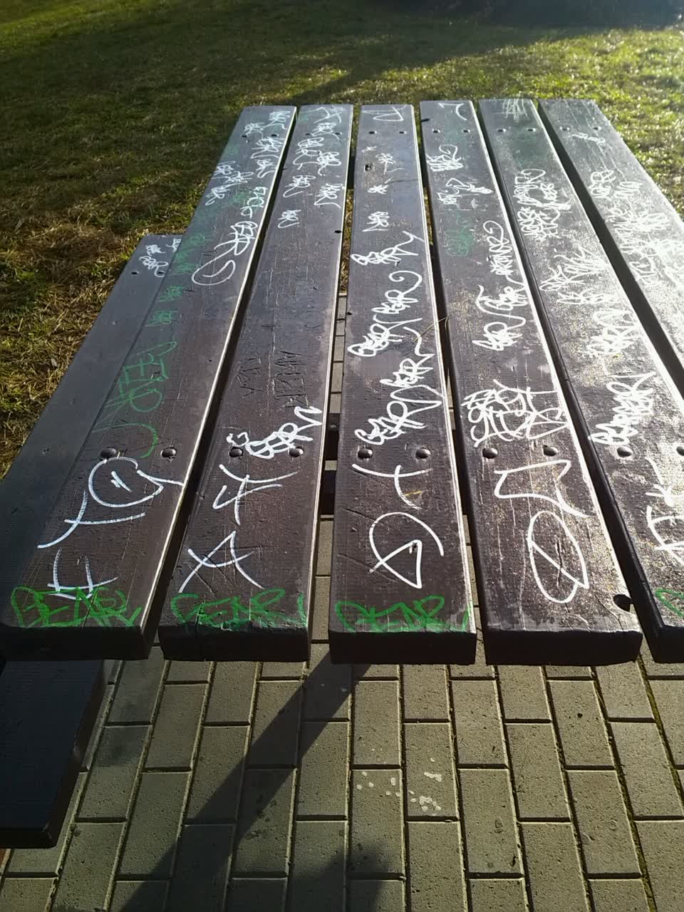 The photograph attached to this graffiti report