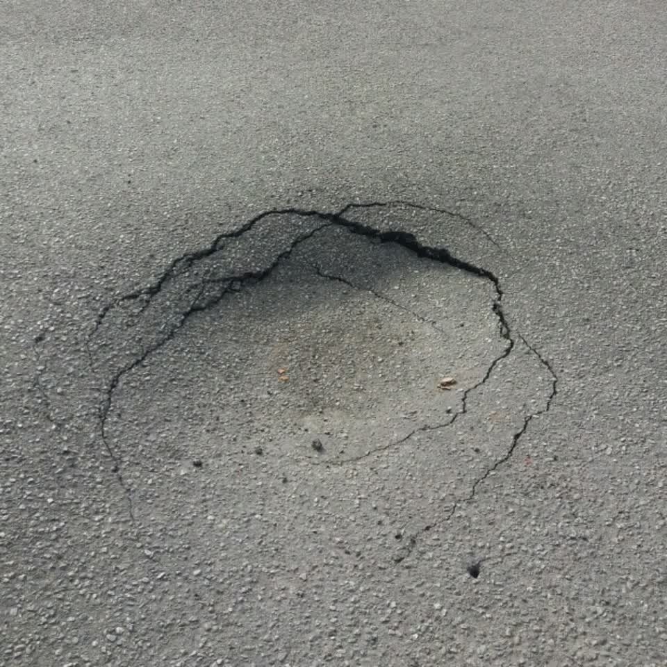 The photograph attached to this roading/streets report