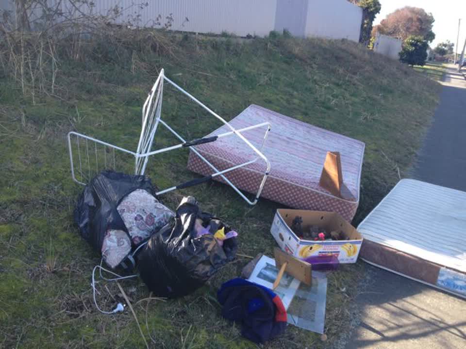 The photograph attached to this rubbish/recycling report