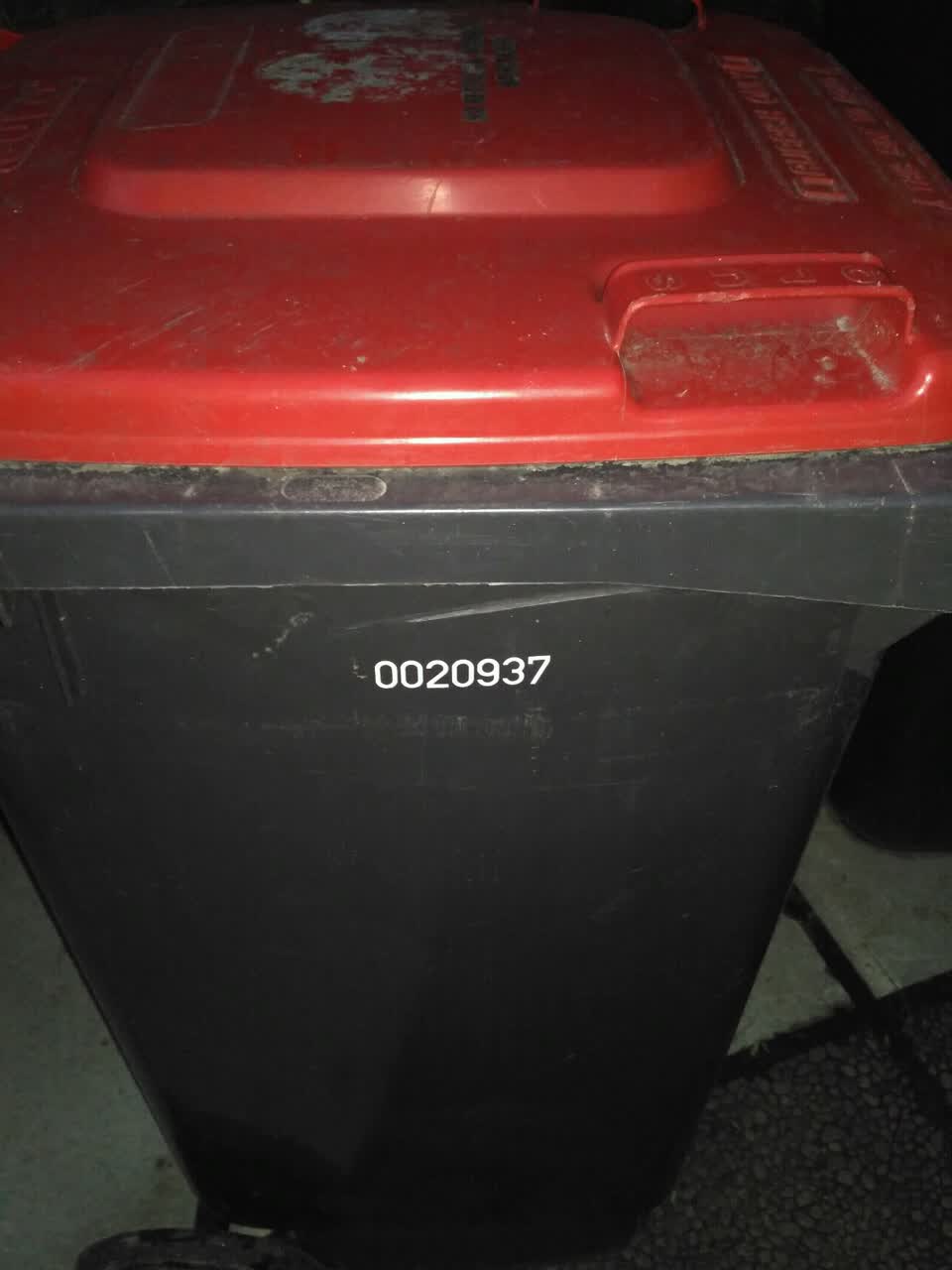 The photograph attached to this rubbish/recycling report