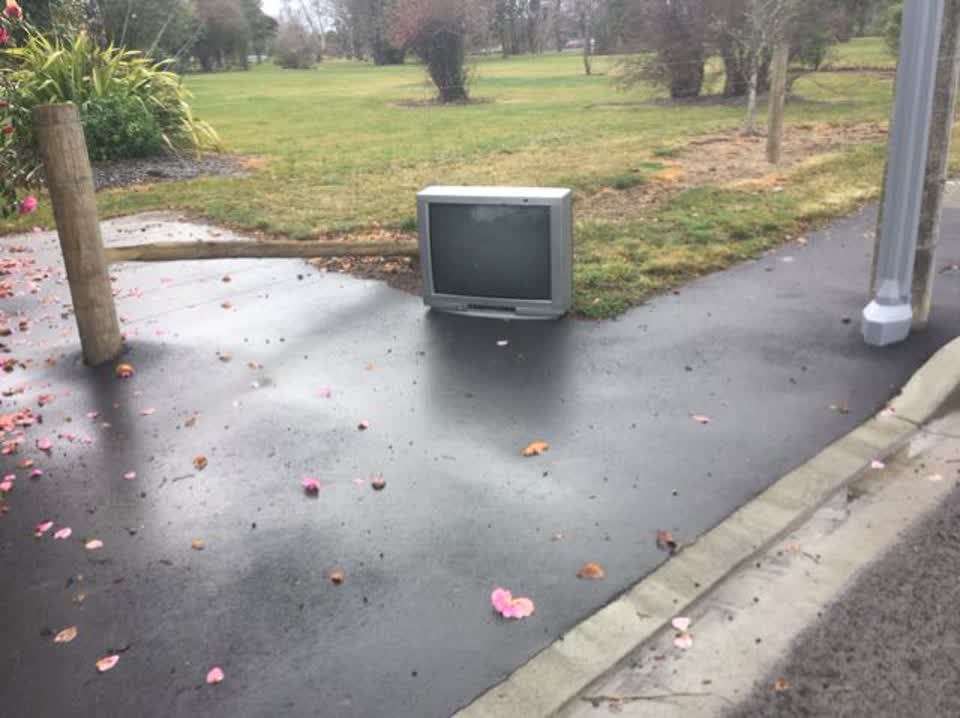 The photograph attached to this rubbish/recycling report